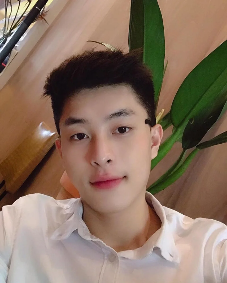 Ảnh trai đẹp ngoài phố với vẻ ngoài cuốn hút và phong cách hiện đại