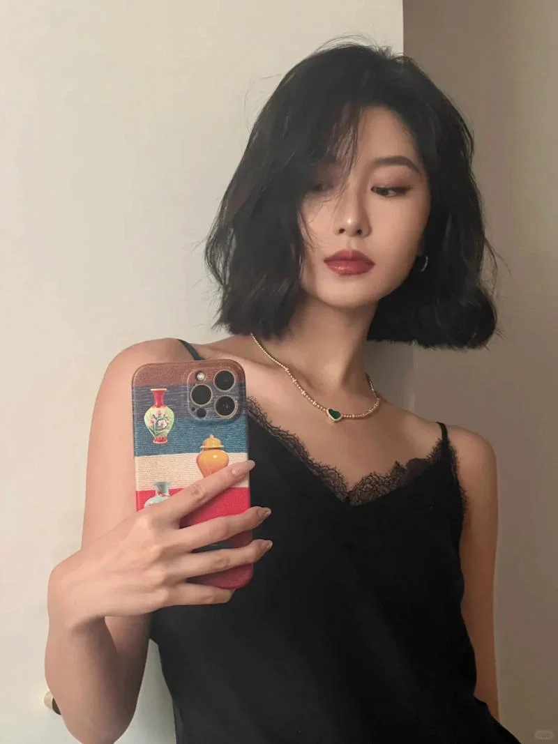 tóc xoăn lơi ngang vai (6)