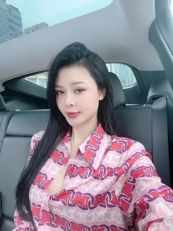 Hot girl Luna Lee thành công chinh phục thị trường Tik Tok live